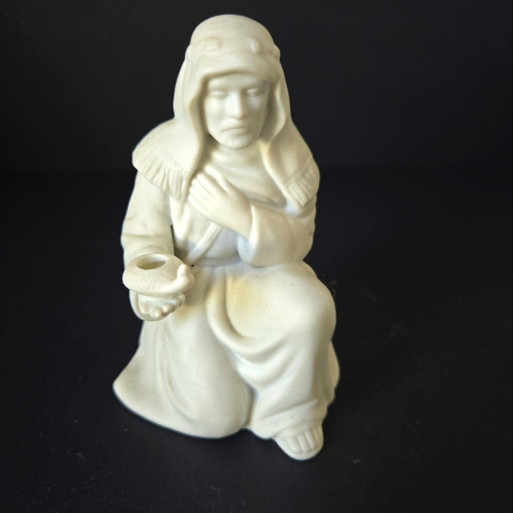 The Innkeeper Avon Nativity Collectible 1988 Porcelain Holiday Christmas Vintage
